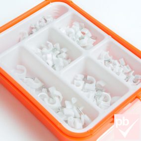   Handy kábelrögzítő fül+szeg készlet, műanyag rekeszes tárolóval (125db-os)