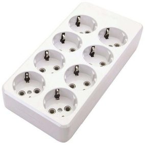   Hálózati elosztó, 8db földelt aljzat, fehér, gyermekvédelem nélkül