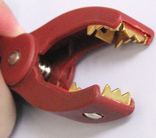 Krokodilcsipesz akkutöltőhöz, minőségi, 107mm, 50A, réz érintkező, piros, fogás: 25mm